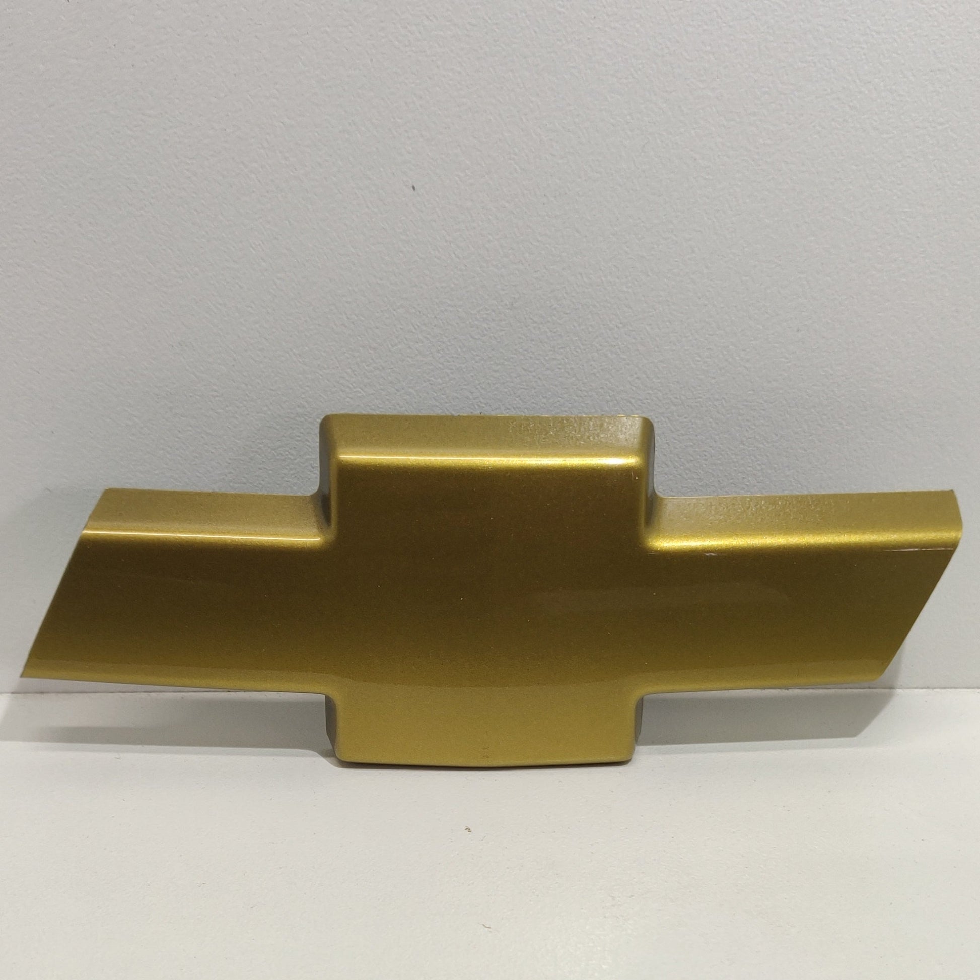Genuine Holden New Chevrolet Grille Badge suits VZ SS Sedan & Ute 92162724