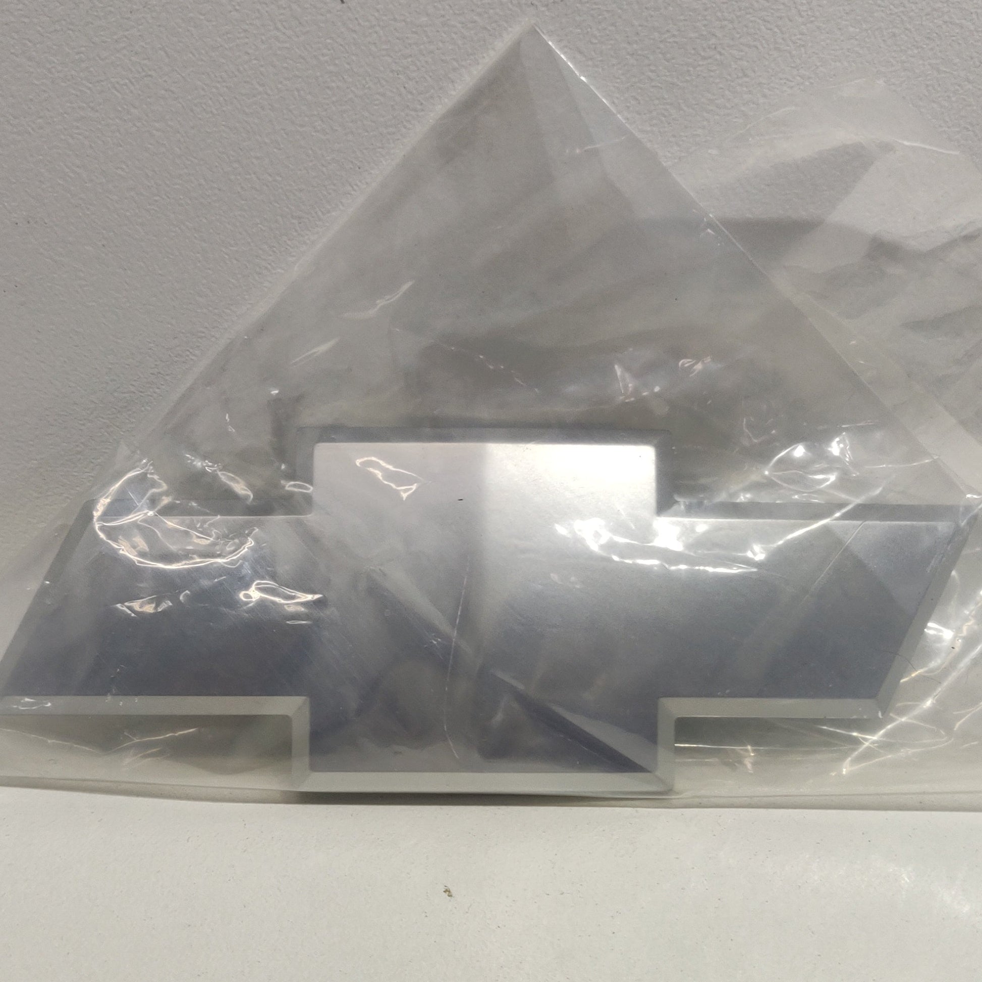 Genuine Chev Bowtie for VT VU VX VY VZ VE VF Front Rear Badge Silver Satin 92109471