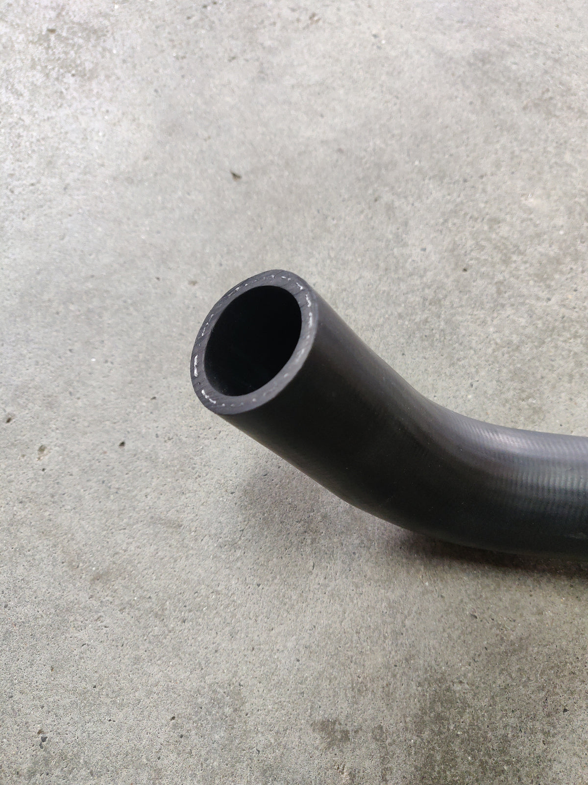 Lower Radiator Hose For Mitsubishi Pajero 3.5L V6 6G74 MR404876 05-1772 CH3654