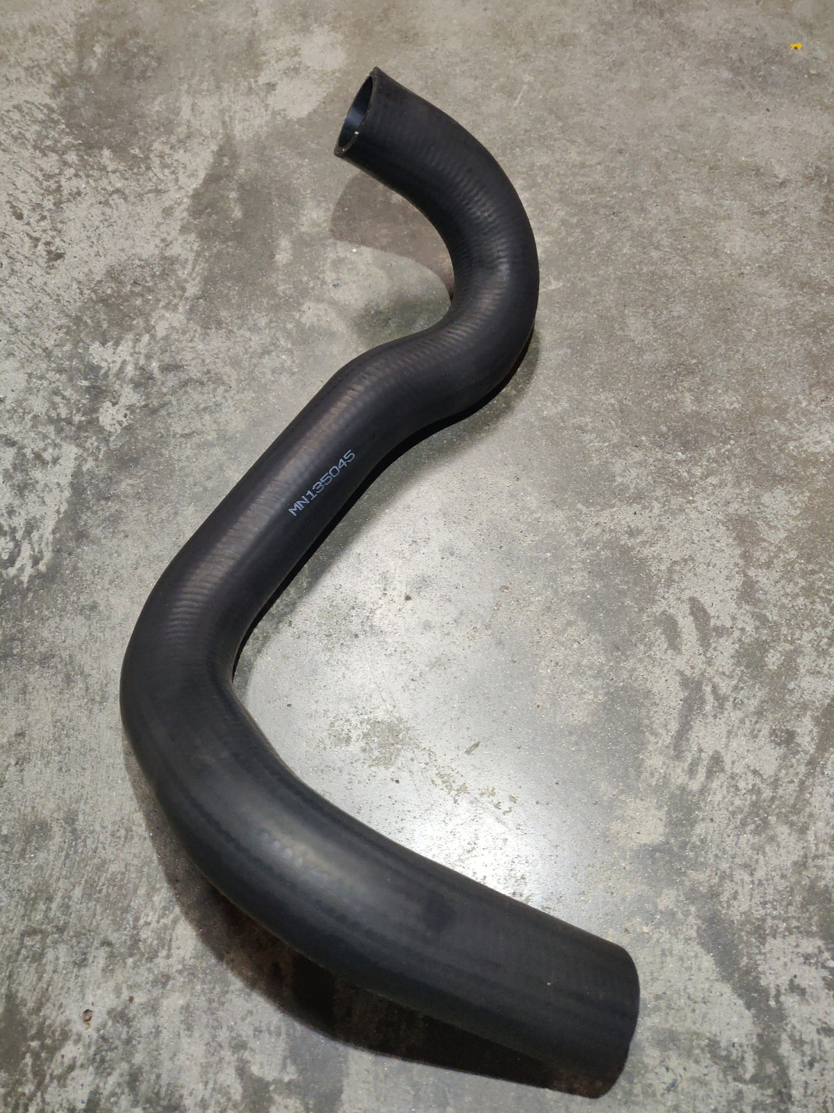 Lower Bottom Radiator Hose MN135045 For Mitsubishi Challenger PB Triton MN L200 4D56T