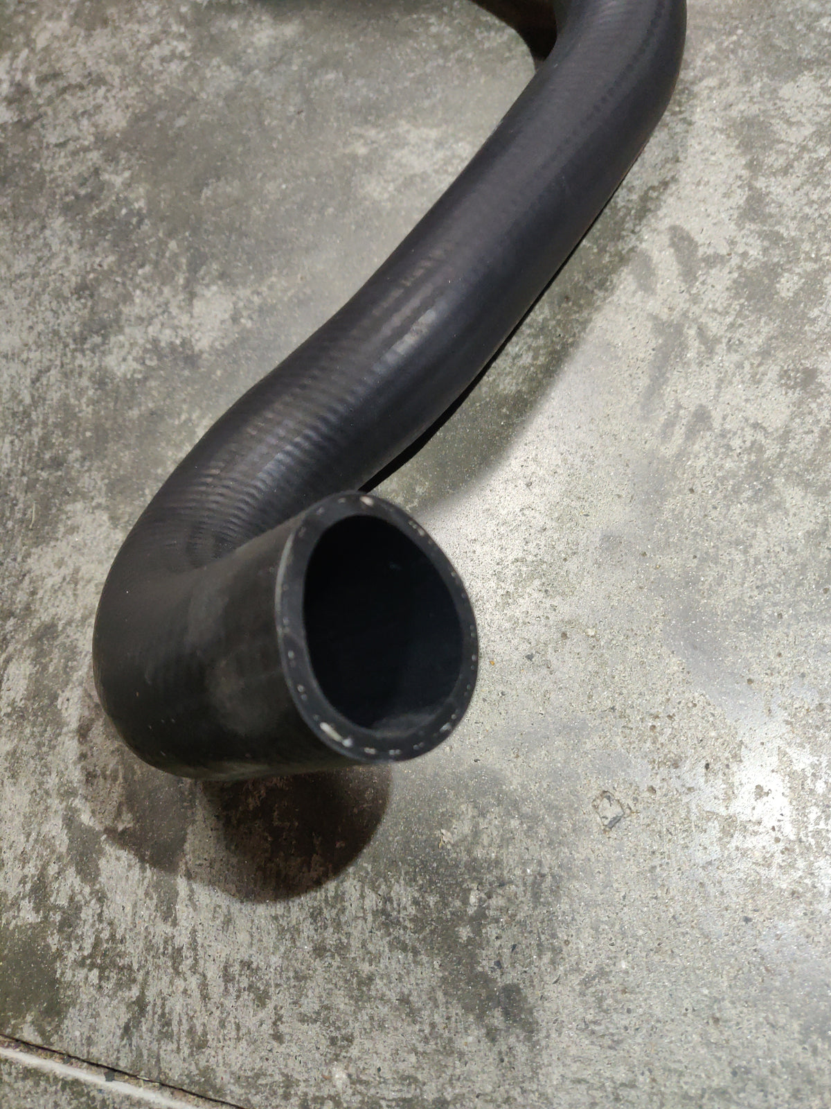 Lower Bottom Radiator Hose MN135045 For Mitsubishi Challenger PB Triton MN L200 4D56T
