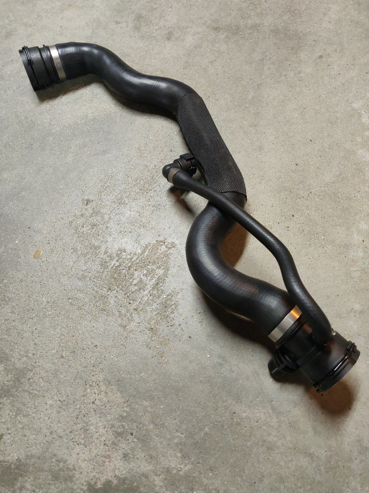 Radiator Upper Coolant Pipe Hose 17128511623 BMW X1 E92 E91 E90 E84 2005-2015
