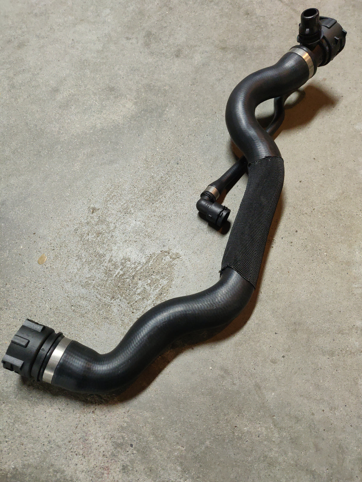 Radiator Upper Coolant Pipe Hose 17128511623 BMW X1 E92 E91 E90 E84 2005-2015